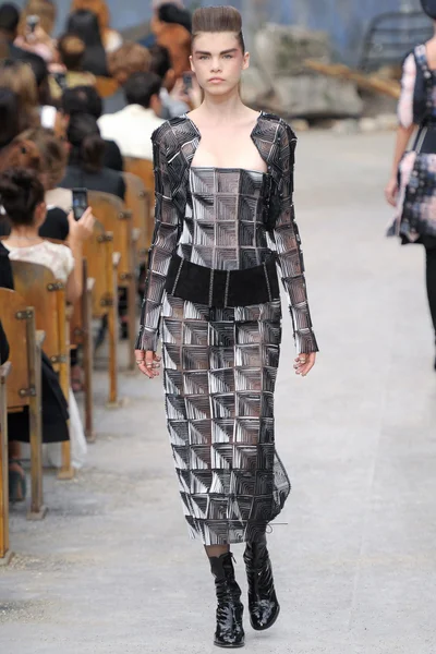 Look 48